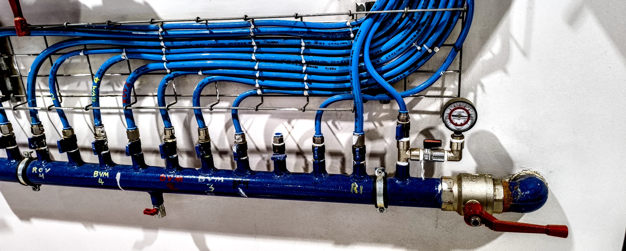 Hydronic manifold and circuit distribution for HVAC or water-based installation